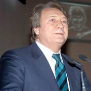 SEZER, BAKANLIK GÖREVİ İÇİN GÖZ KIRPTI