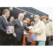 TRAFİKTEN YAKINAN VATANDAŞA BAŞKAN FIRÇASI