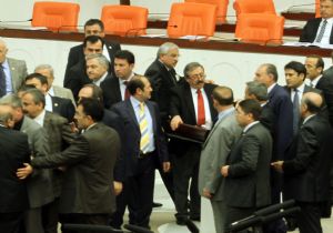 MECLİS’TE TANSİYON YÜKSELDİ