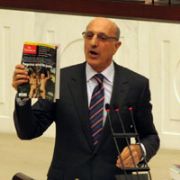 MECLİS TE MİLLETVEKİLİNİ UTANDIRAN DERGİ!