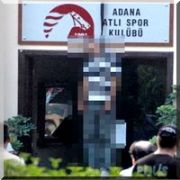 İŞYERİNİN ÖNÜNDE KENDİNİ ASTI!