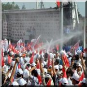 ERDOĞAN I BEKLEYENLERE İTFAİYELİ SERİNLETME