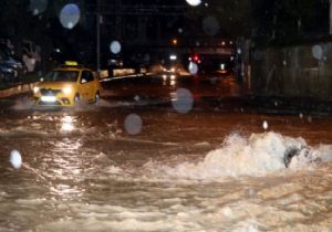 İzmir de Cadde ve Sokaklar Göle Döndü!