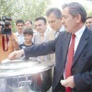 ŞENER DEN AŞÇILARA BOL KEPÇE BAHŞİŞ